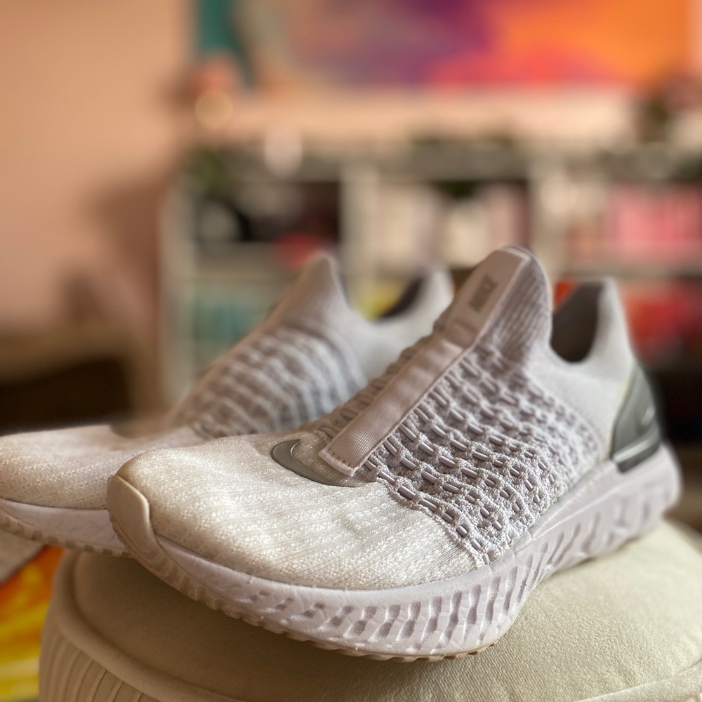 Women’s Nike react flyknit 2 white running shoes 8.5